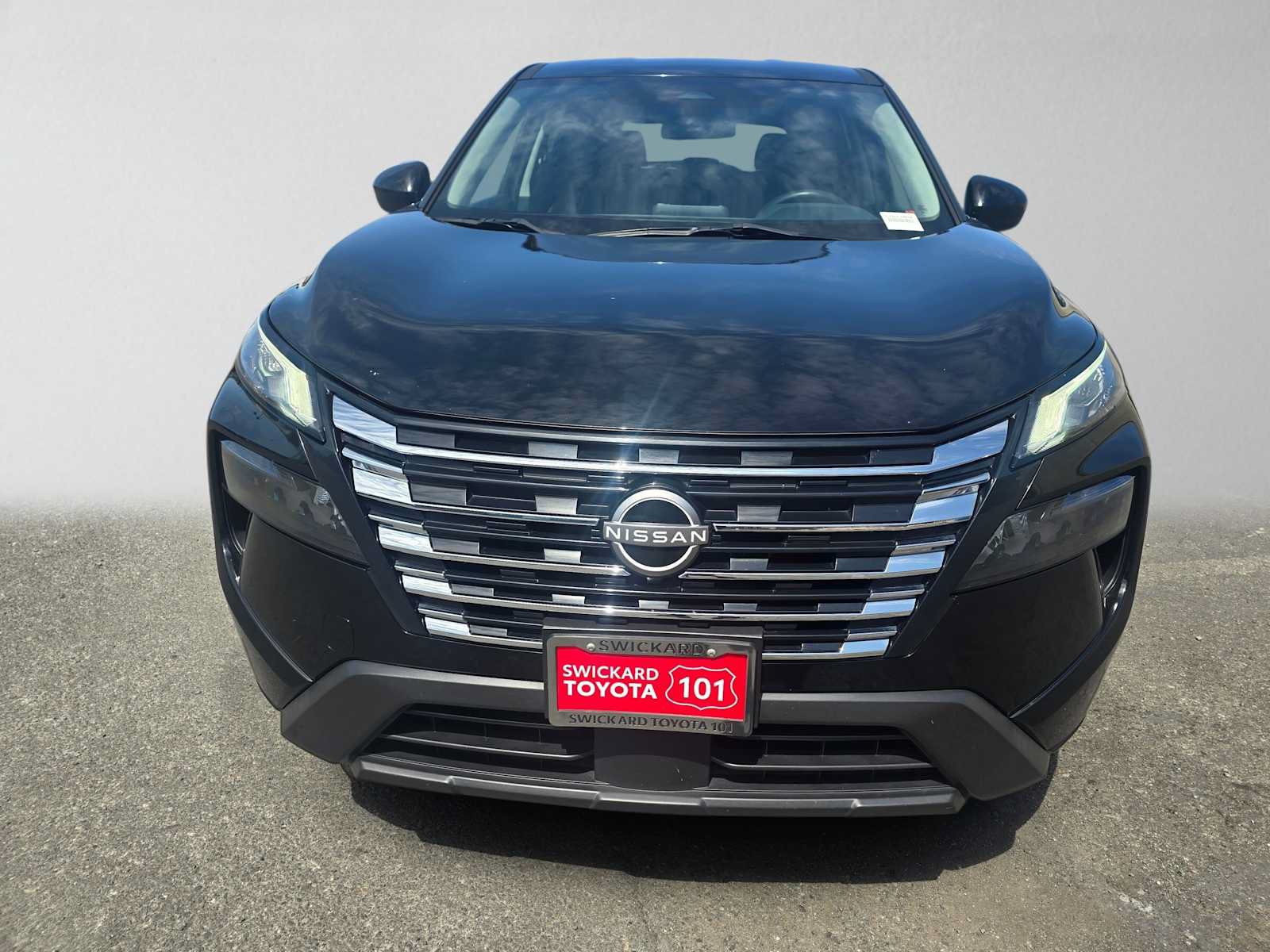 Used 2024 Nissan Rogue SV FWD image 8