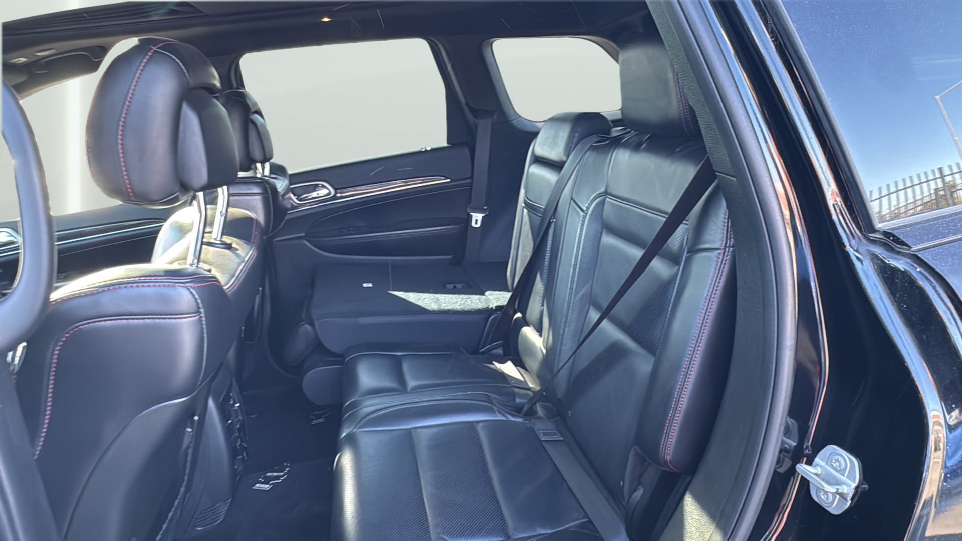 Used 2018 Jeep Grand Cherokee Trailhawk w/ Trailhawk Luxury Group AWD/4WD image 34