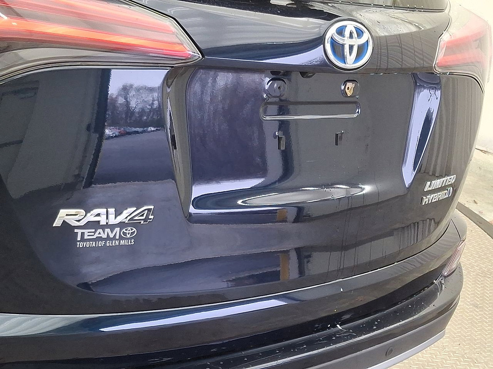 Certified 2018 Toyota RAV4 Limited image 24
