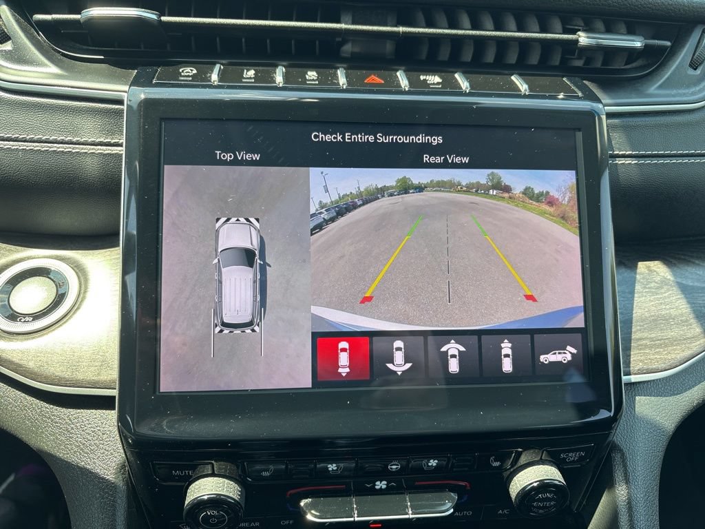 Used 2023 Jeep Grand Cherokee Limited w/ Luxury Tech Group II AWD/4WD image 11