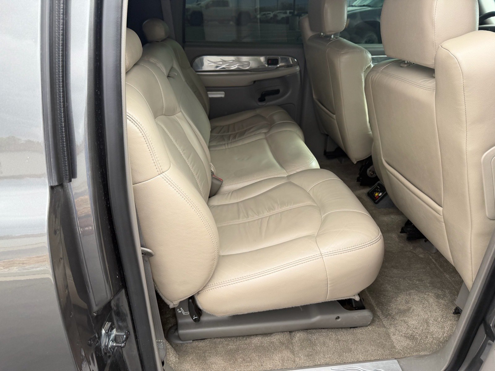 Used 2002 Chevrolet Suburban 2500 LS RWD image 19