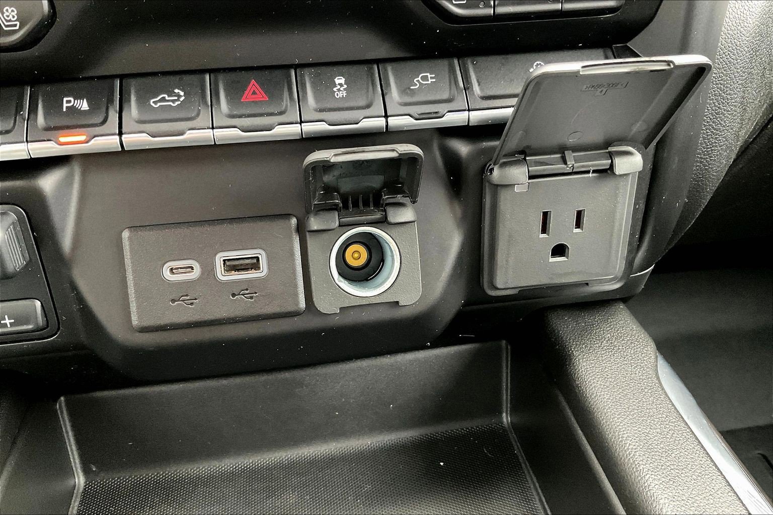 Used 2022 Chevrolet Silverado 2500 LTZ w/ LTZ Plus Package image 33