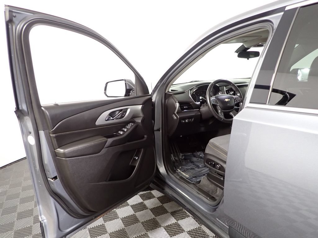 Used 2018 Chevrolet Traverse LT FWD image 19