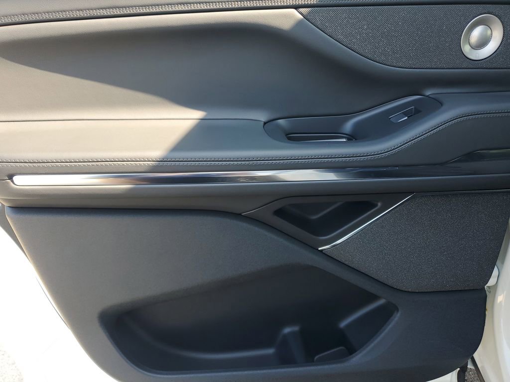 New 2025 Lincoln Navigator L Reserve w/ Jet Appearance Package image 9