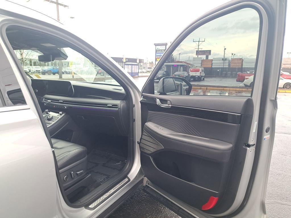 Used 2023 Hyundai Palisade Calligraphy w/ Cargo Package image 16