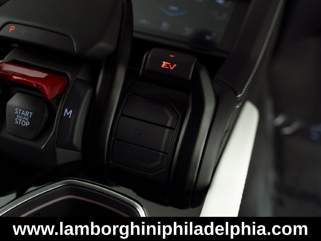 Used 2025 Lamborghini Urus SE AWD/4WD image 26