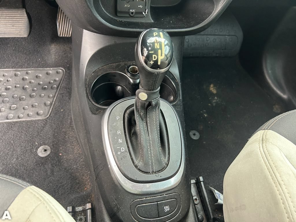 Used 2014 FIAT 500L Easy FWD image 8