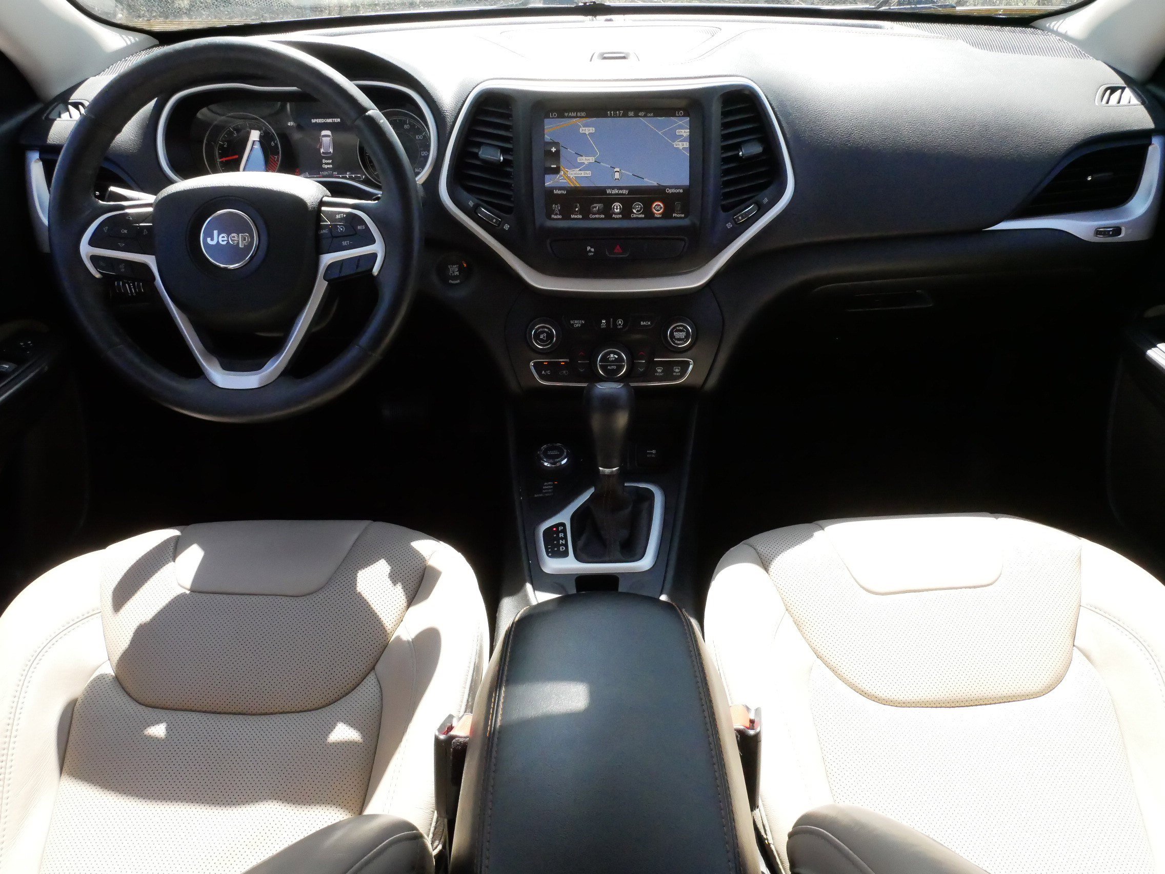 Used 2015 Jeep Cherokee Limited w/ Luxury Group AWD/4WD image 10