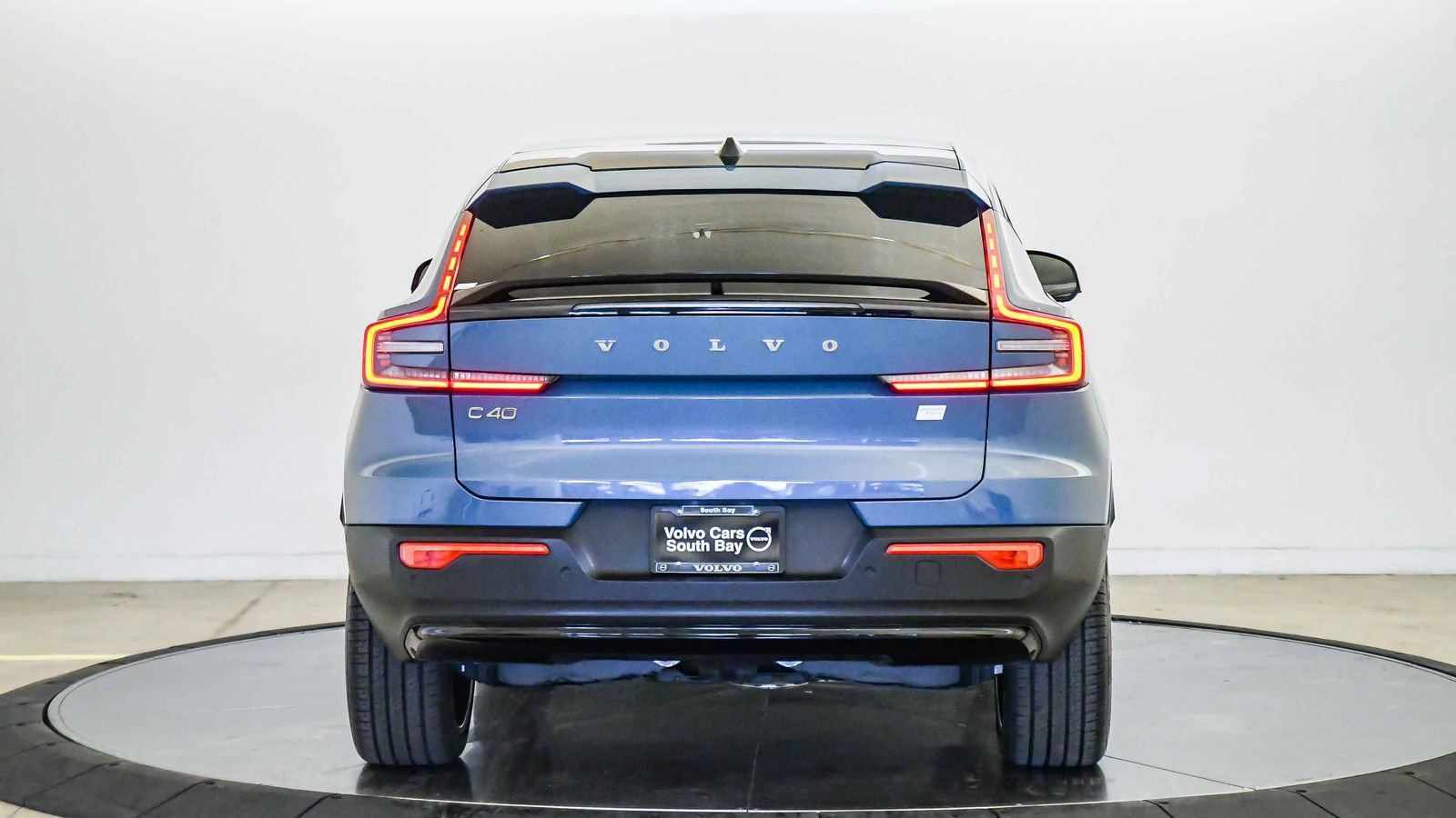 Certified 2023 Volvo C40 P8 Recharge Plus w/ Climate Package AWD/4WD image 3