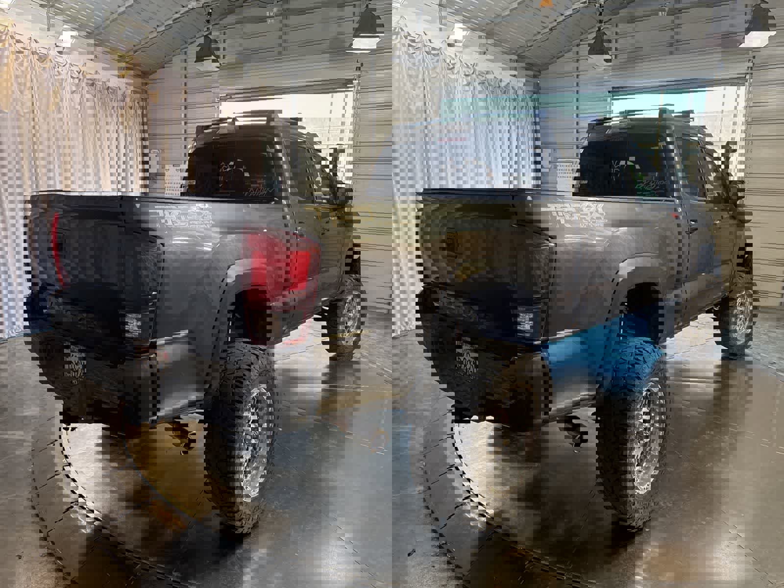 Used 2018 Toyota Tacoma TRD Off-Road w/ Technology Package image 5