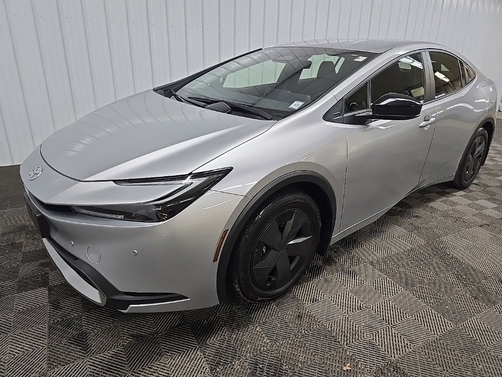 Used 2025 Toyota Prius Plug-In Hybrid image 8