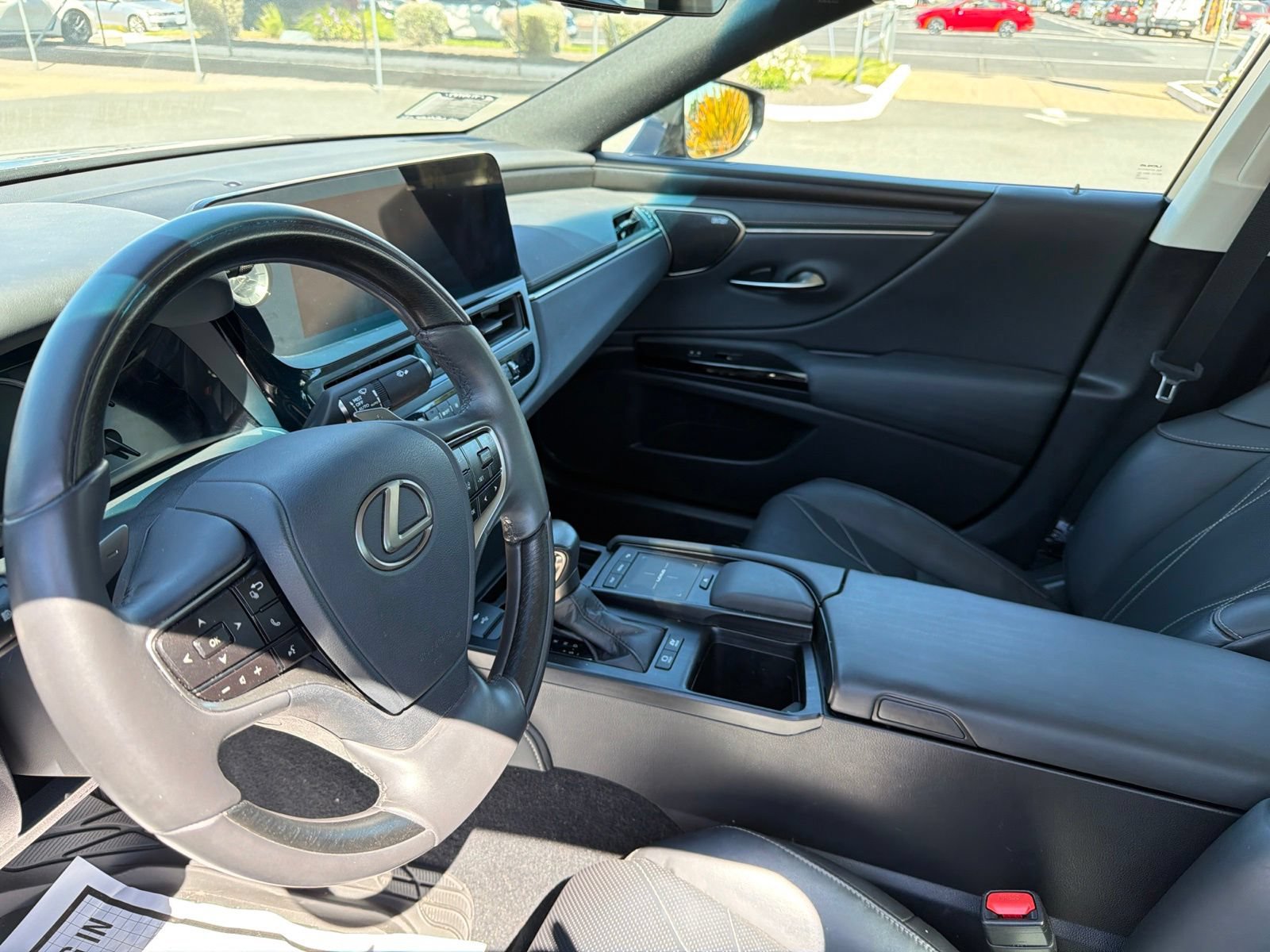 Used 2022 Lexus ES 300h w/ Luxury Package FWD image 7