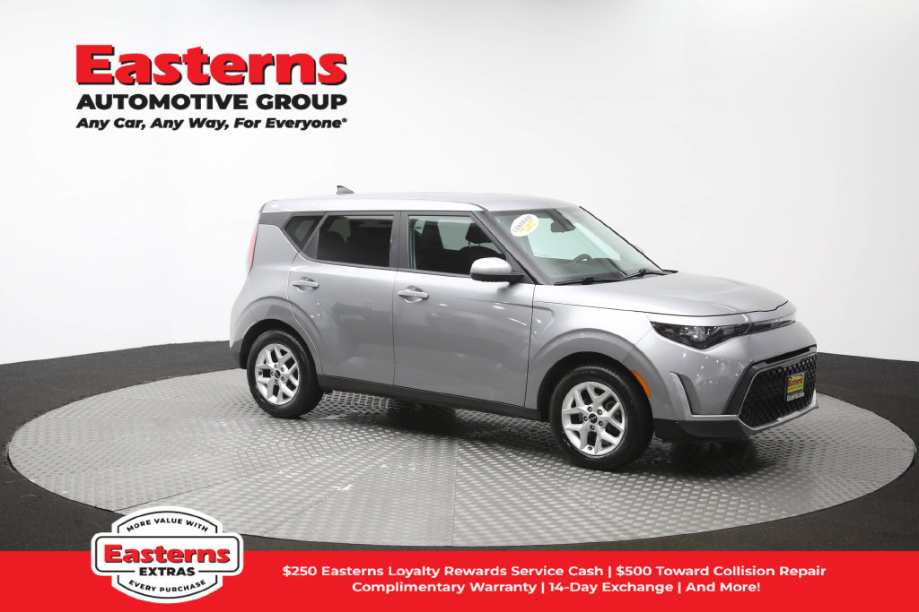 Used 2023 Kia Soul LX w/ LX Technology Package FWD image 49