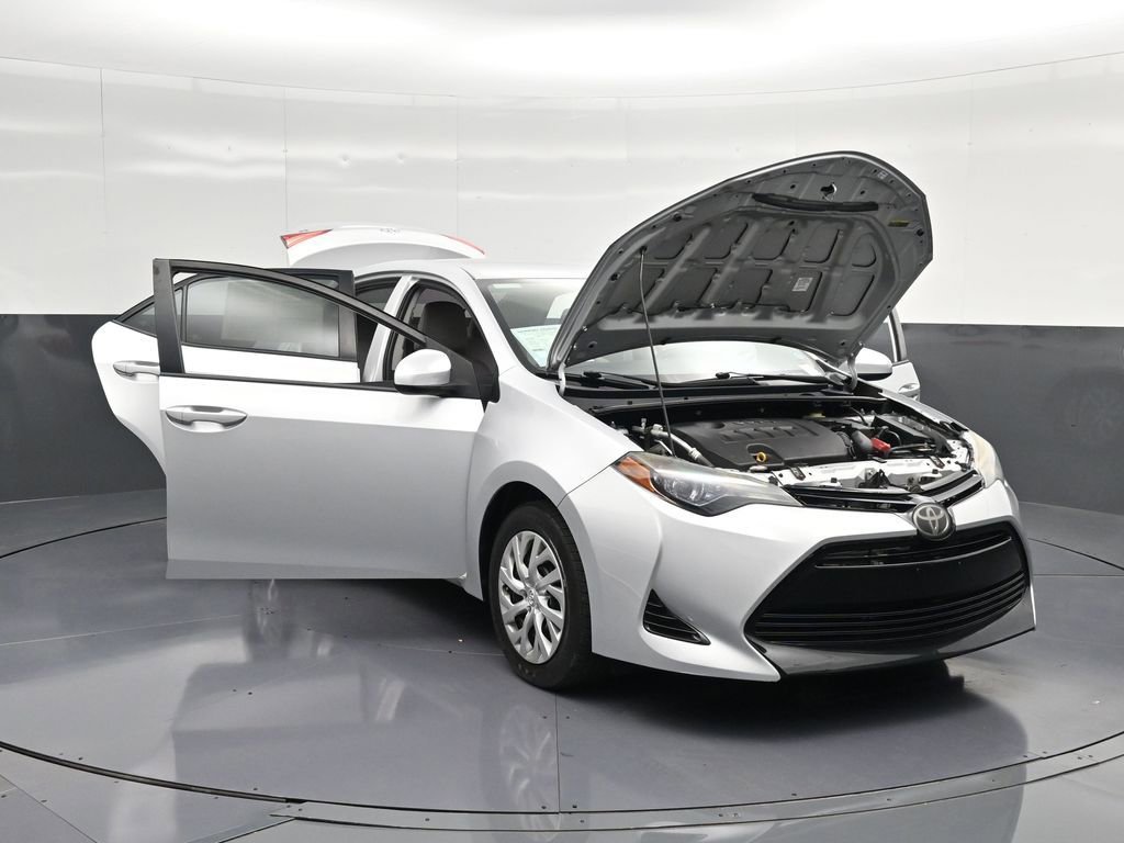 Used 2018 Toyota Corolla LE FWD image 35