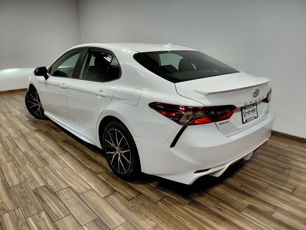 Used 2023 Toyota Camry SE image 18