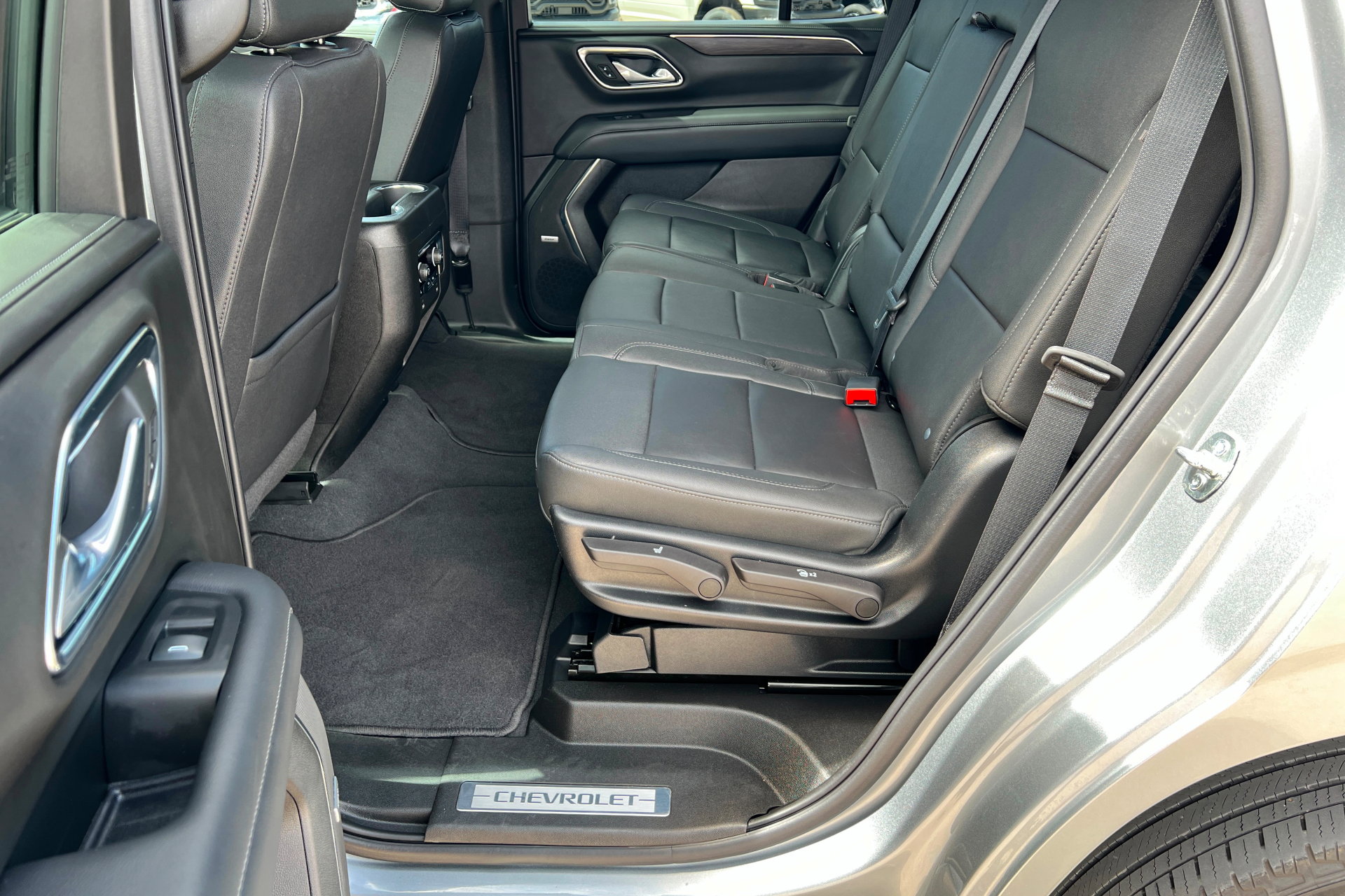 Used 2023 Chevrolet Tahoe LT w/ Luxury Package AWD/4WD image 22