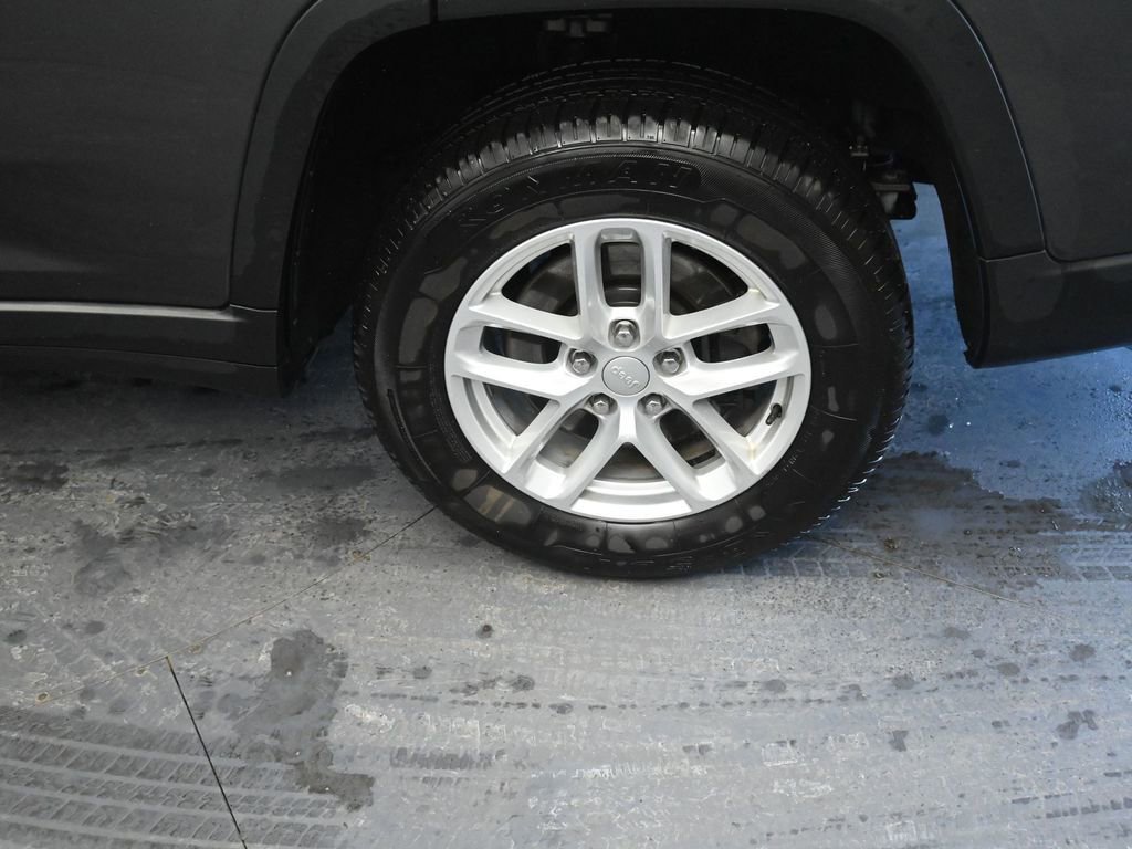 Used 2023 Jeep Grand Cherokee L Laredo image 19