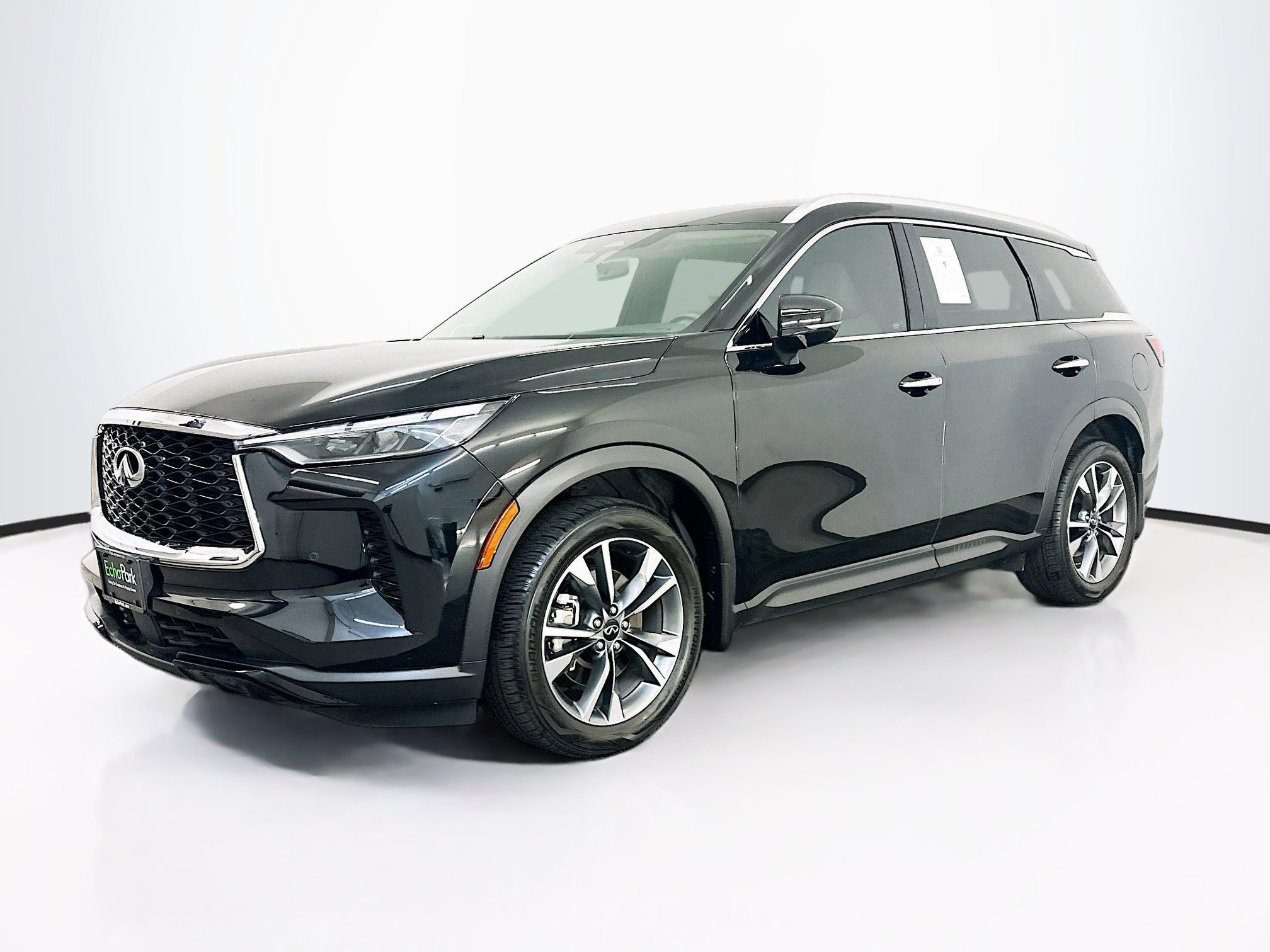 Used 2023 INFINITI QX60 Luxe w/ Performance Audio Package AWD/4WD image 3