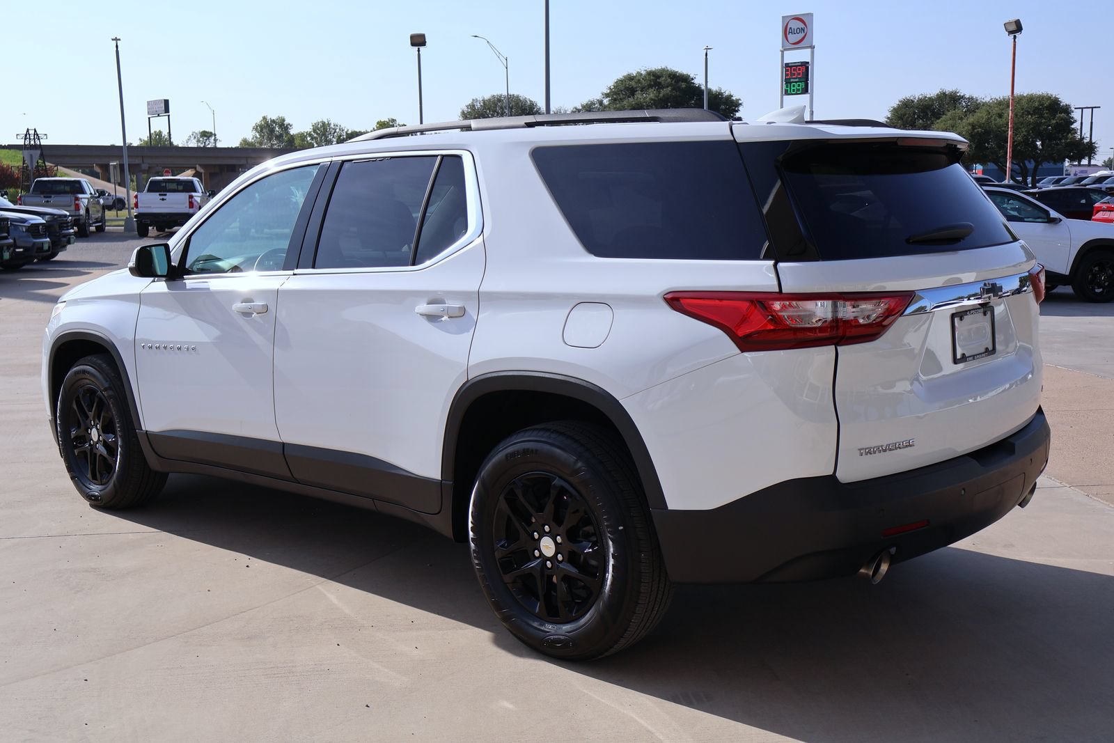 Used 2021 Chevrolet Traverse LT FWD image 9