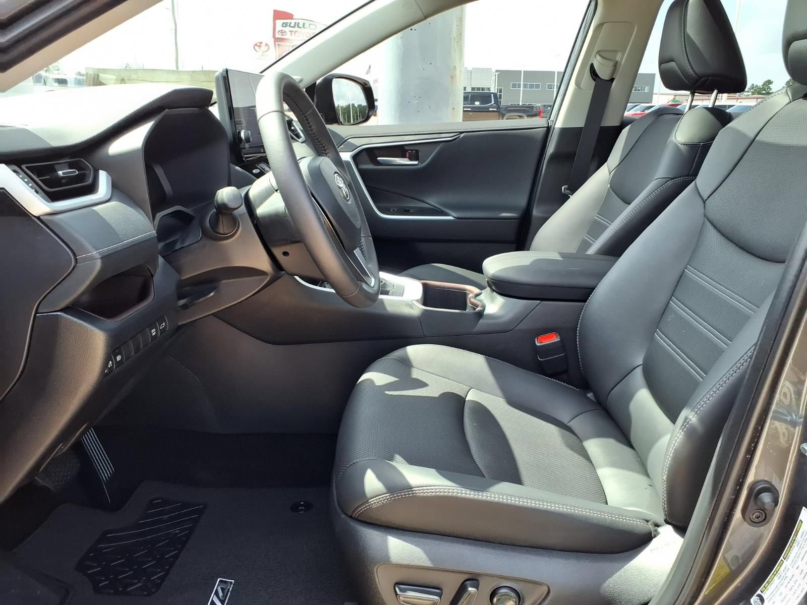 Certified 2025 Toyota RAV4 Limited FWD image 17