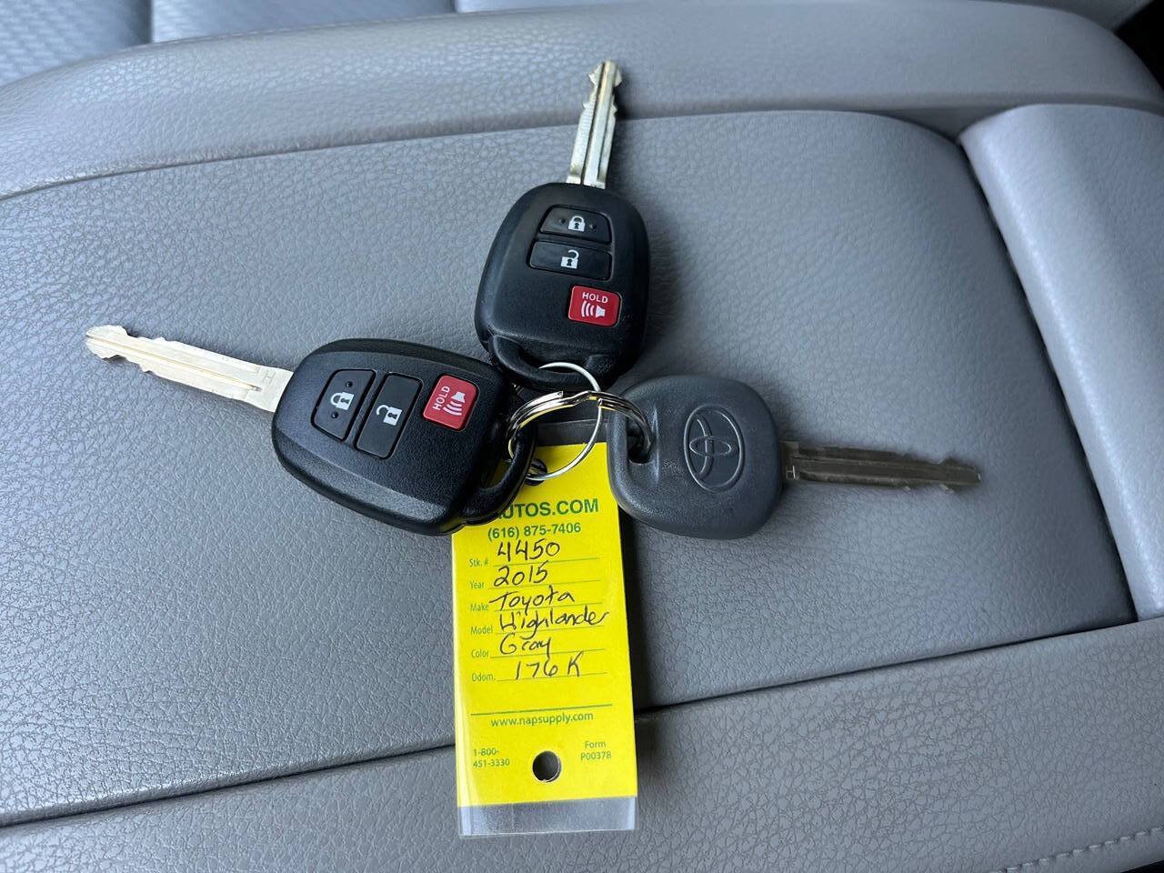 Used 2015 Toyota Highlander LE AWD/4WD image 13