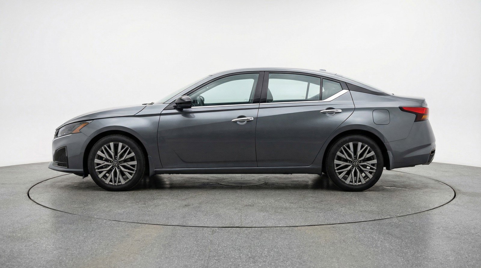 Used 2025 Nissan Altima 2.5 SV image 5