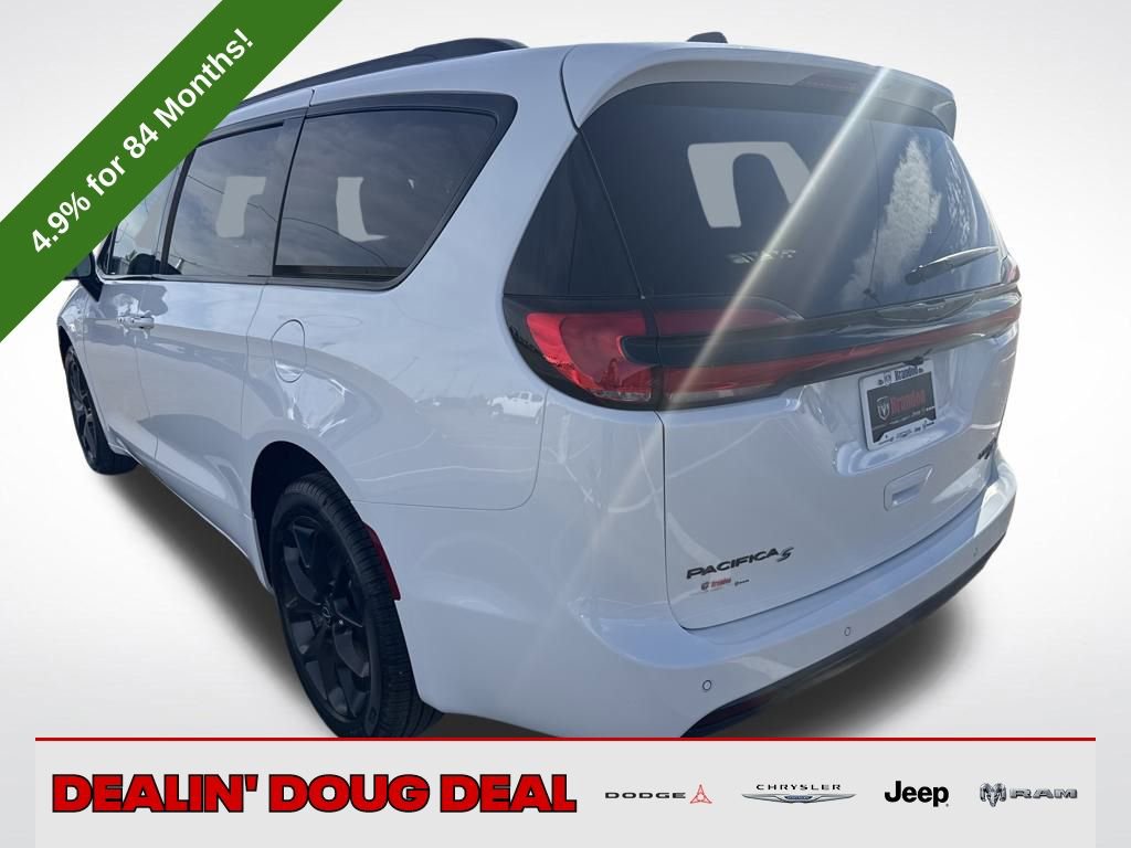 New 2026 Chrysler Pacifica Limited image 3