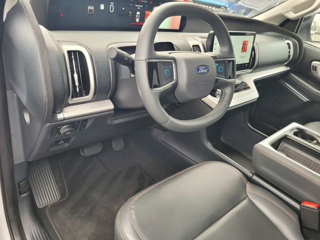 Used 2025 Ford Expedition Active image 9