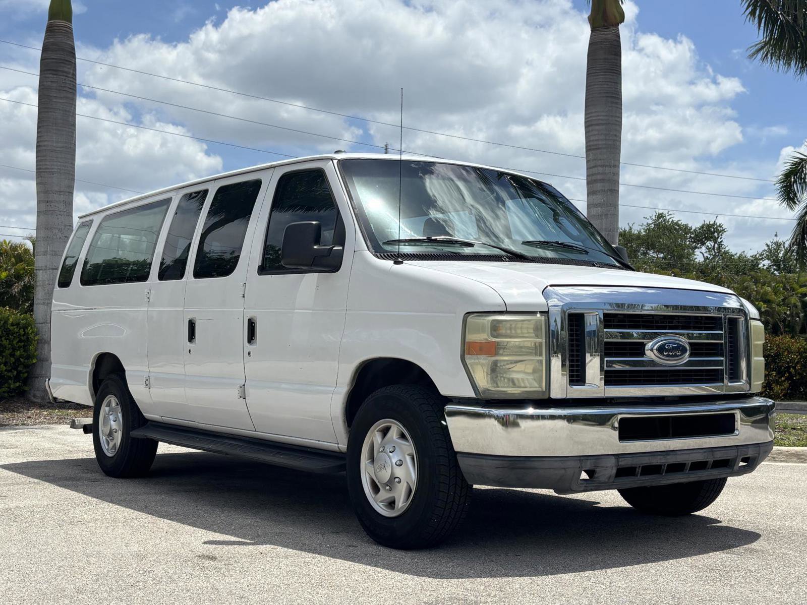 Used 2010 Ford E-350 and Econoline 350 XL image 4