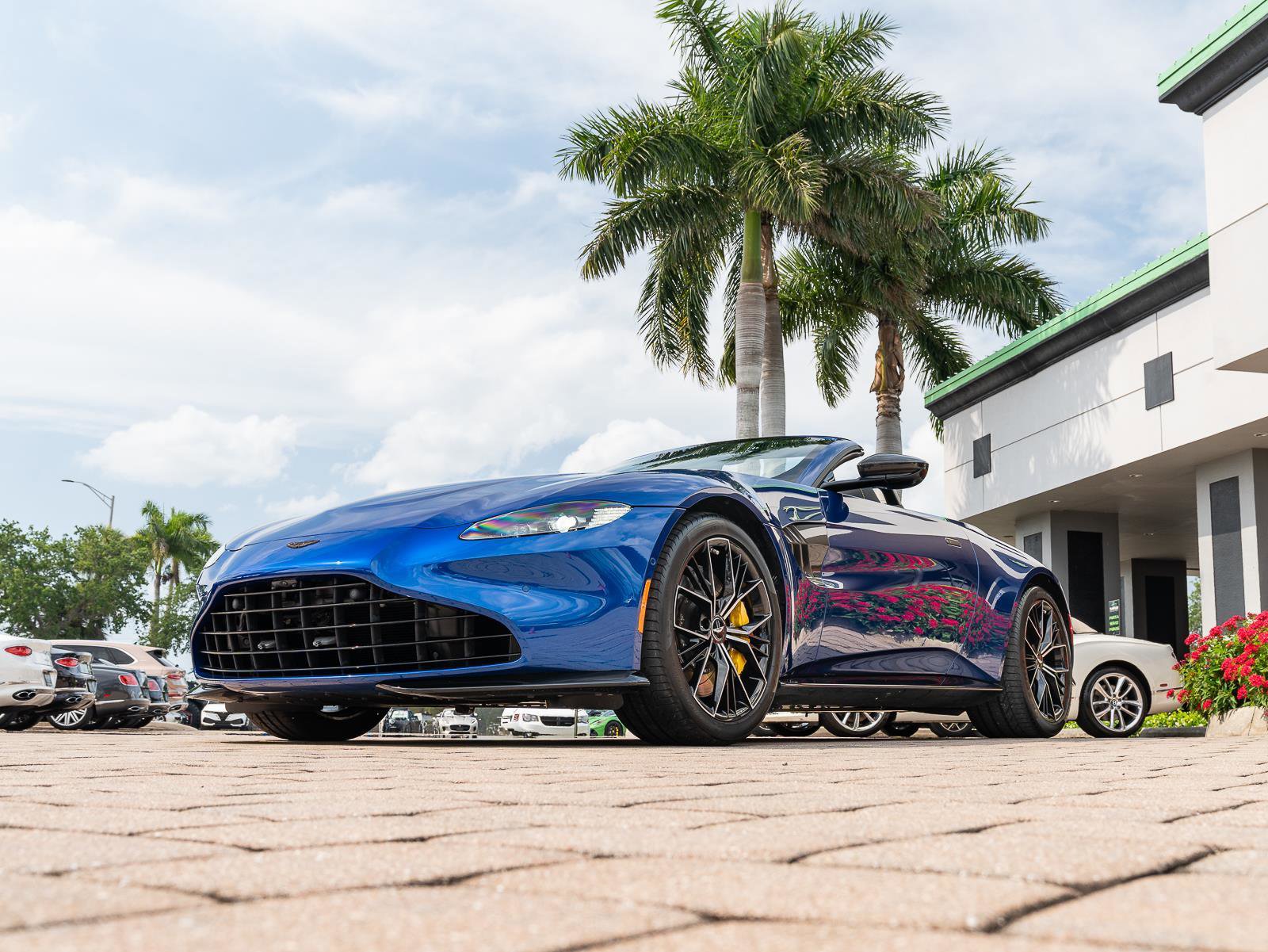 Used 2021 Aston Martin V8 Vantage Roadster image 15