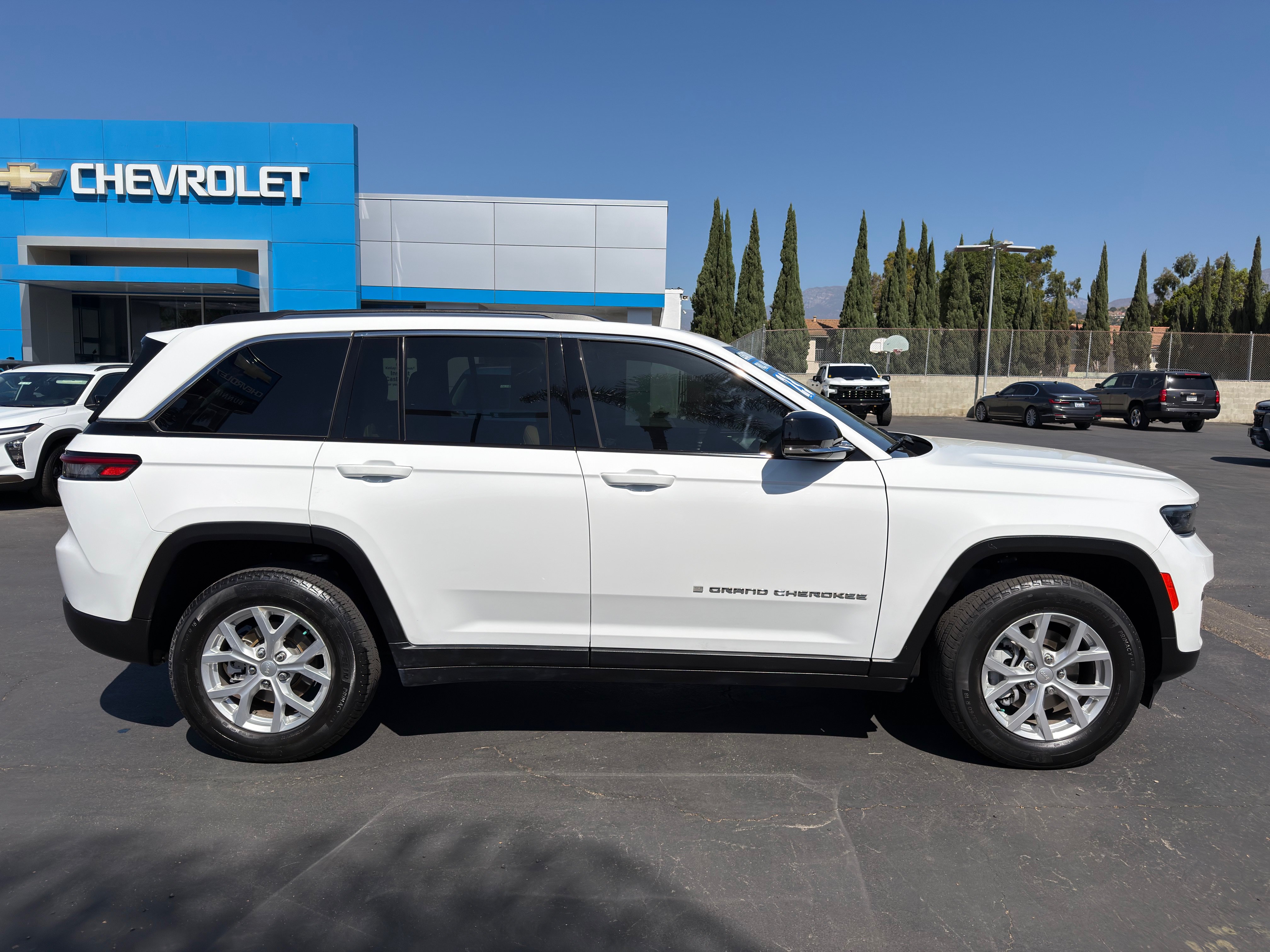 Used 2023 Jeep Grand Cherokee Limited AWD/4WD image 9