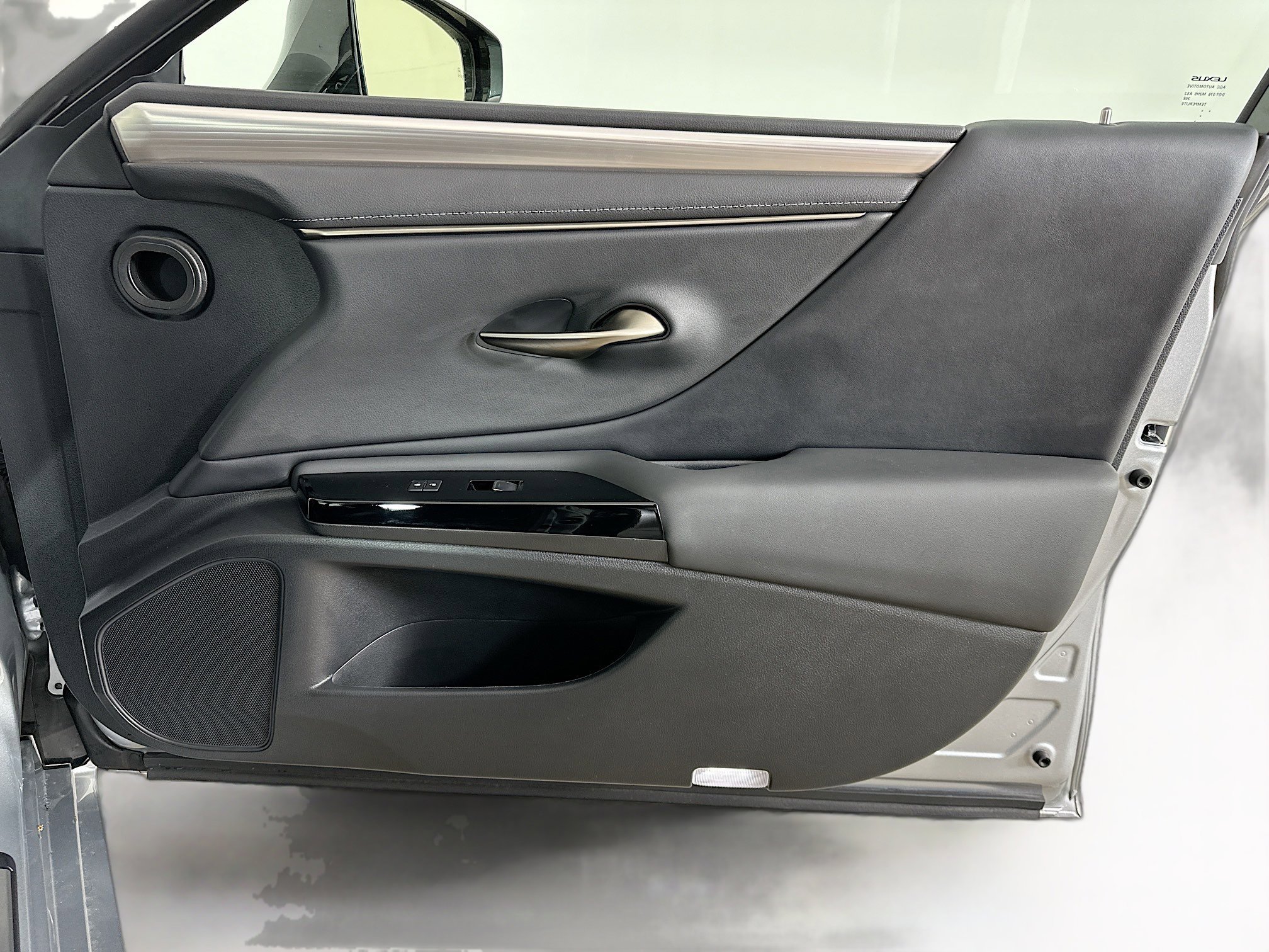 Used 2023 Lexus ES 350 F Sport w/ Accessory Package (Z2) image 32