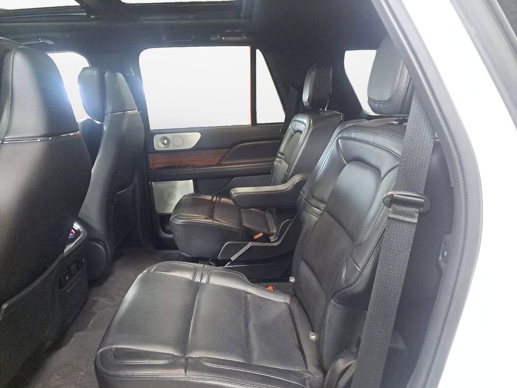 Used 2019 Lincoln Navigator Reserve image 13