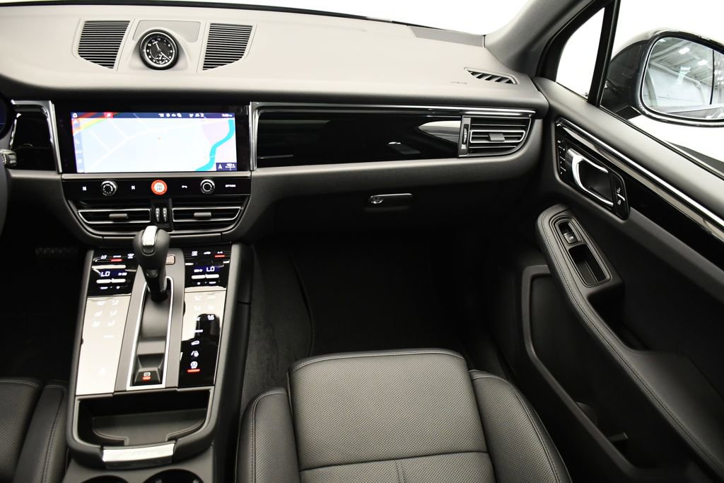 Certified 2025 Porsche Macan Turbo AWD/4WD image 23