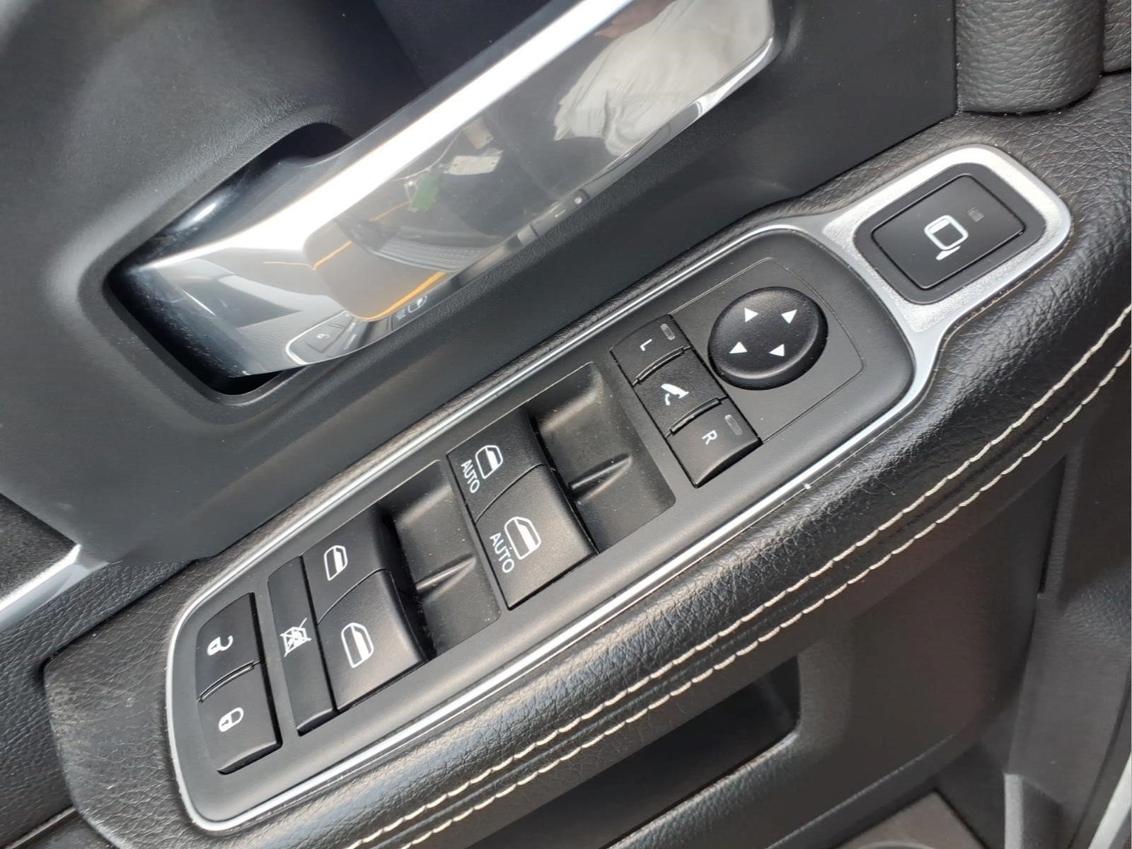 Used 2020 RAM 2500 Laramie w/ Night Edition AWD/4WD image 17