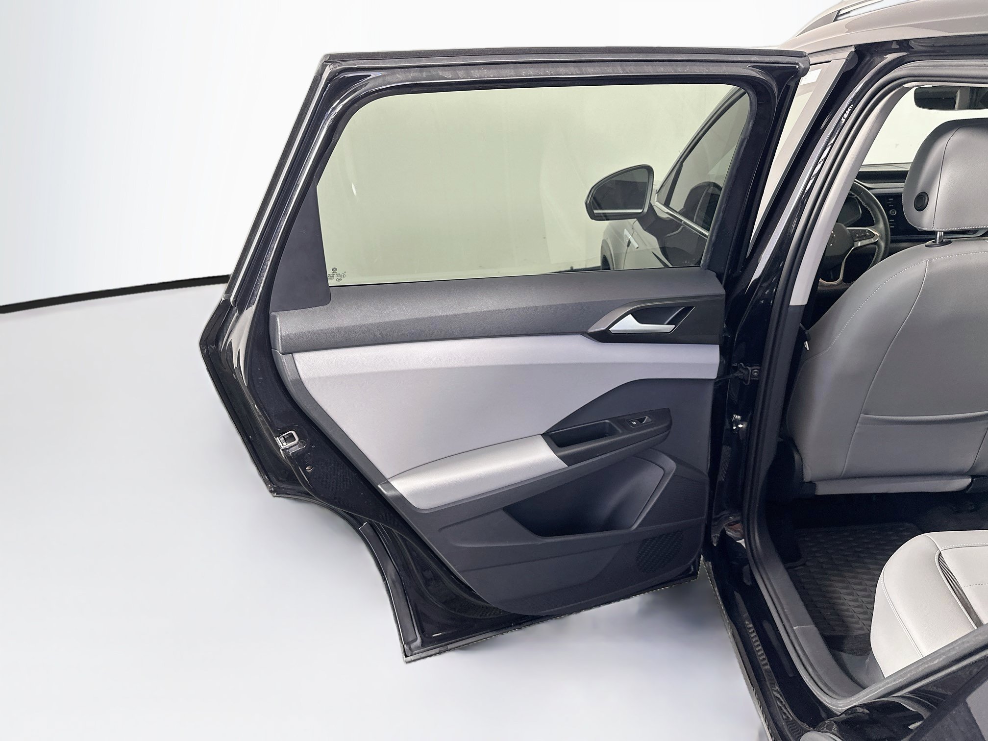 Used 2023 Volkswagen Taos SE w/ Black Wheel Package FWD image 26