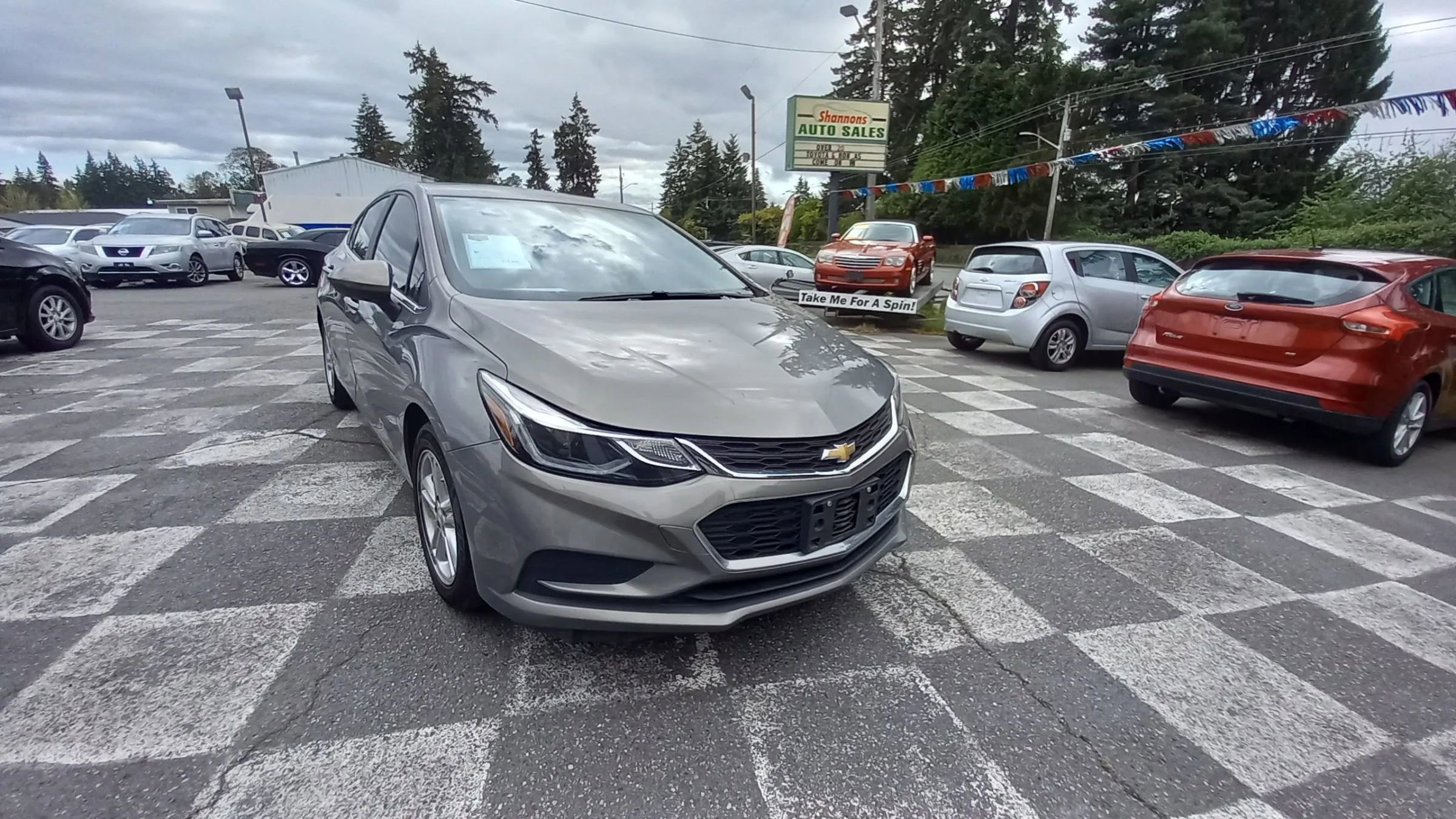 Used 2018 Chevrolet Cruze LT image 2