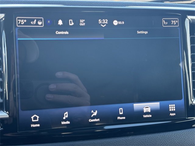 Certified 2024 Chrysler Pacifica Touring-L image 34