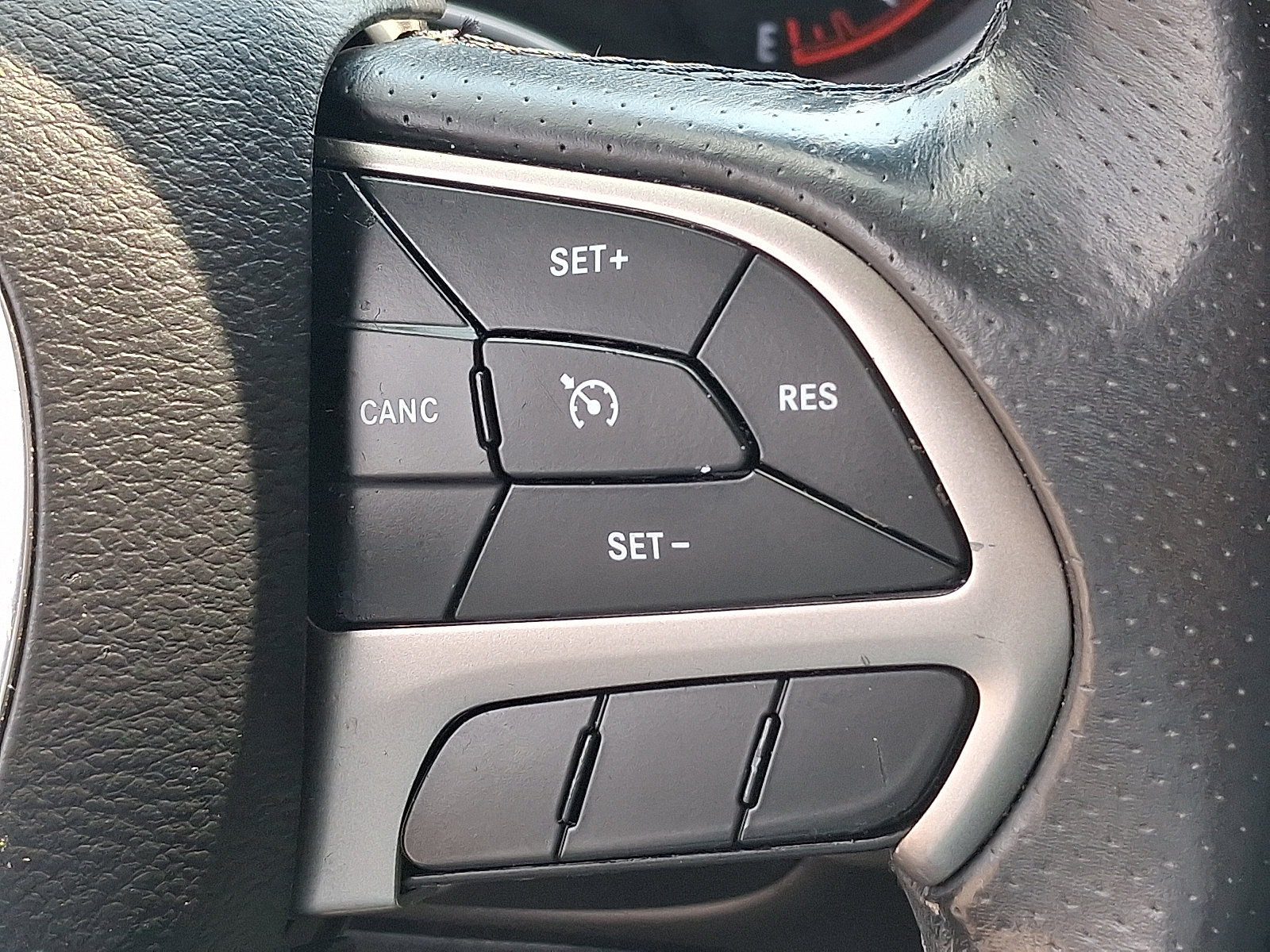 Used 2019 Dodge Durango SXT w/ 3rd Row Seating Group AWD/4WD image 22