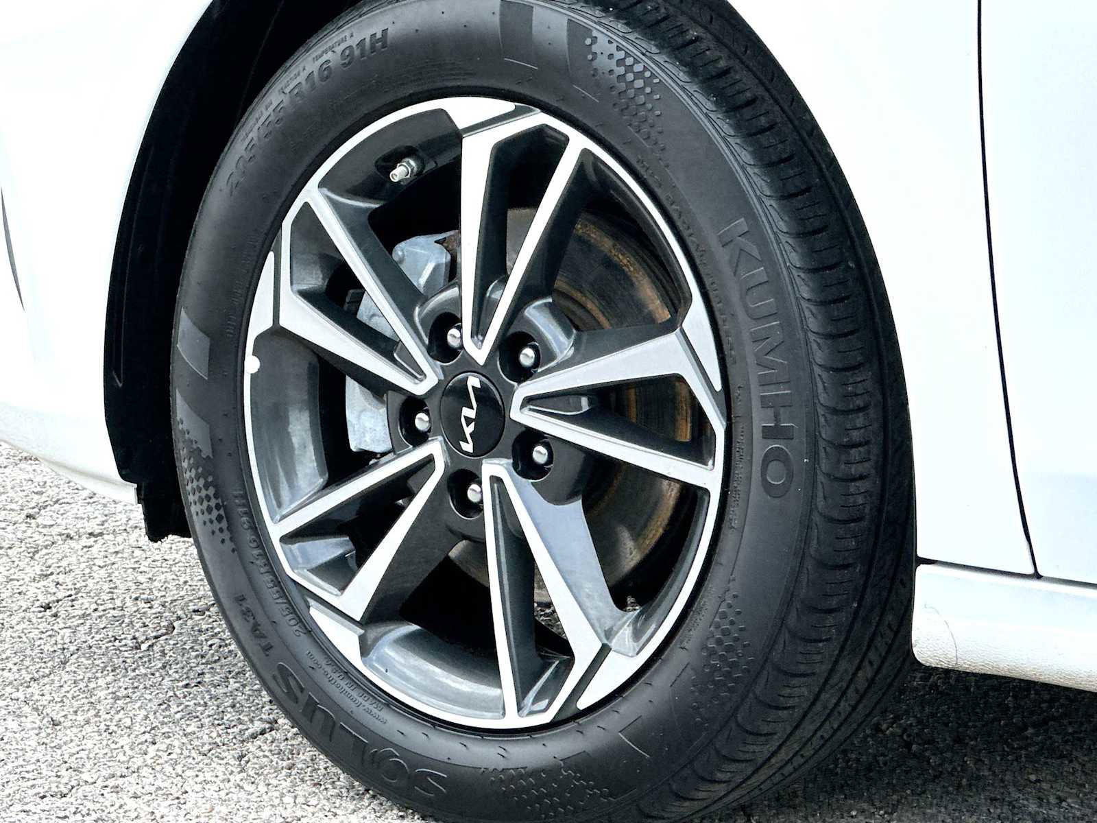 Used 2024 Kia Forte LXS FWD image 11
