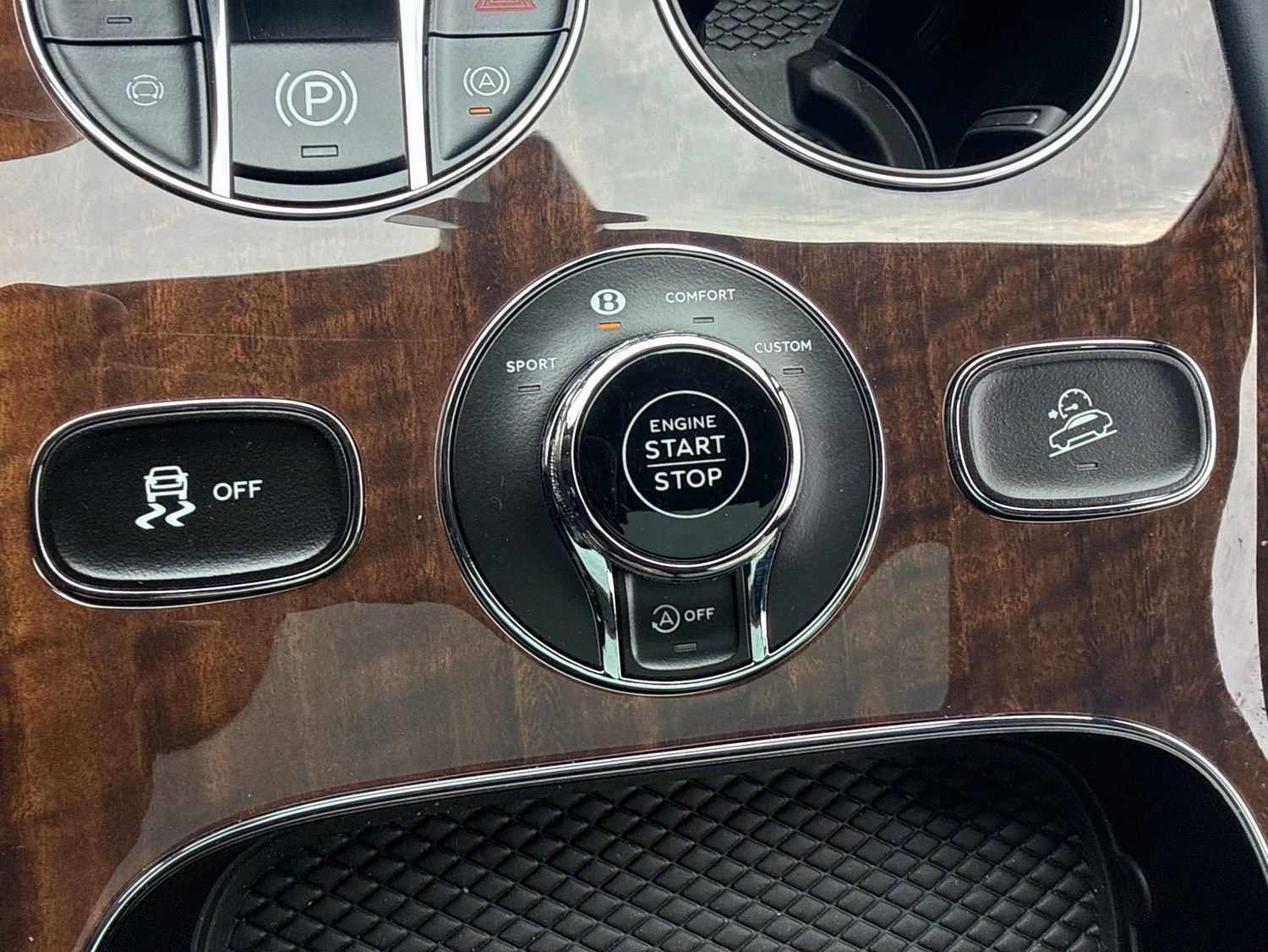 Used 2025 Bentley Bentayga AWD/4WD image 51