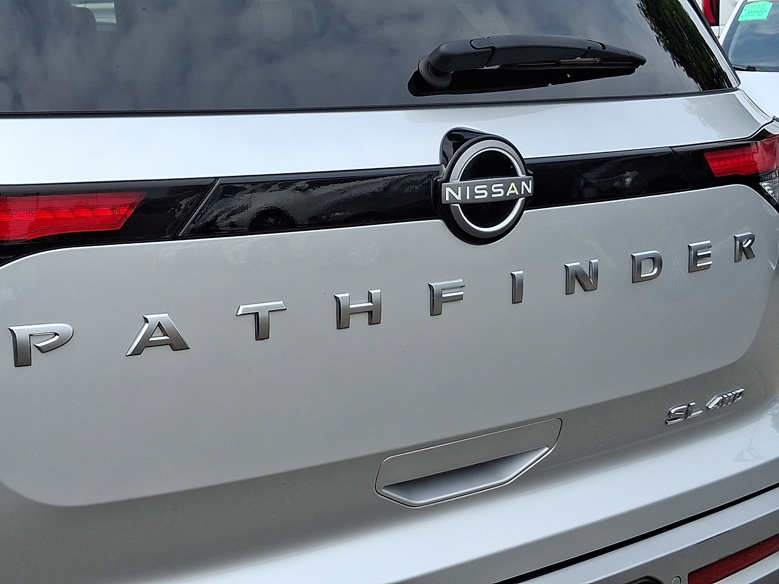 Used 2025 Nissan Pathfinder SL AWD/4WD image 35
