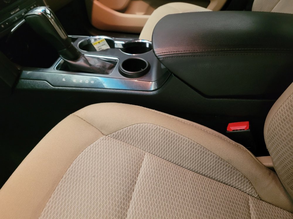 Used 2016 Ford Explorer XLT image 26