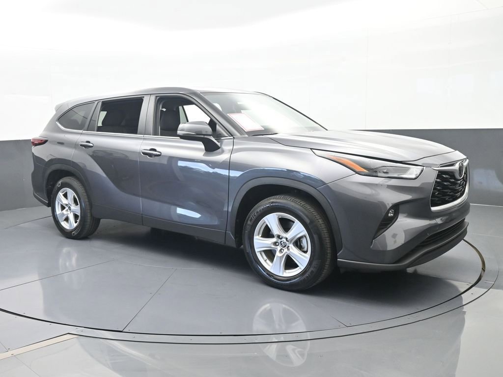 Used 2024 Toyota Highlander LE image 8