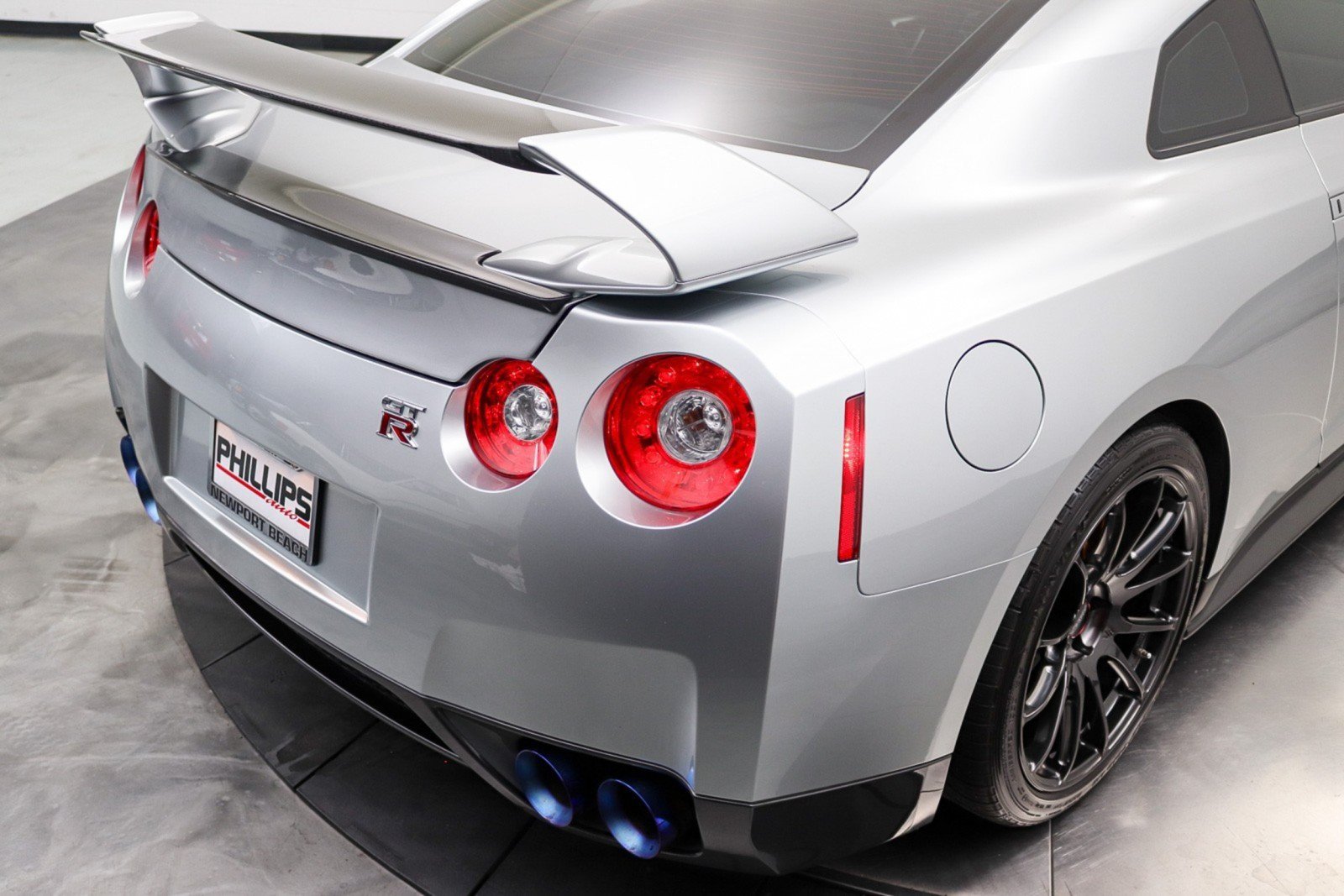 Used 2009 Nissan GT-R Premium AWD/4WD image 12