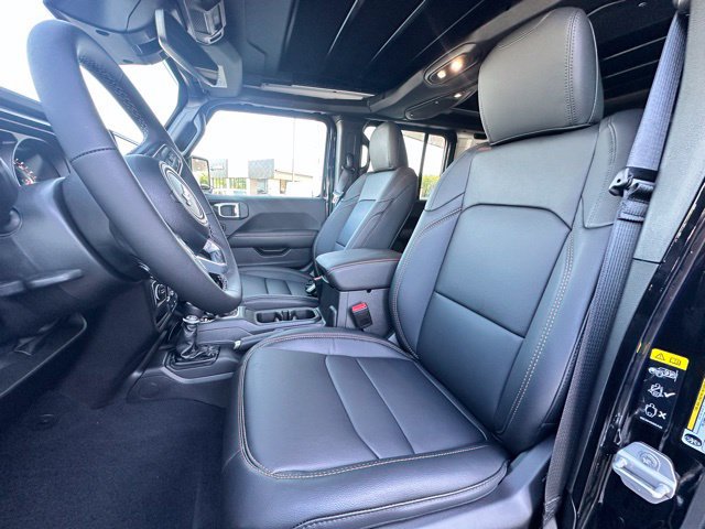 Used 2025 Jeep Wrangler Unlimited Sahara AWD/4WD image 12