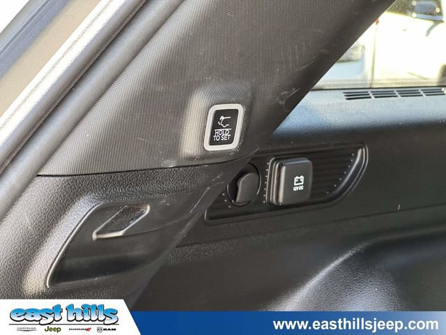 Used 2023 Jeep Grand Cherokee Limited AWD/4WD image 30