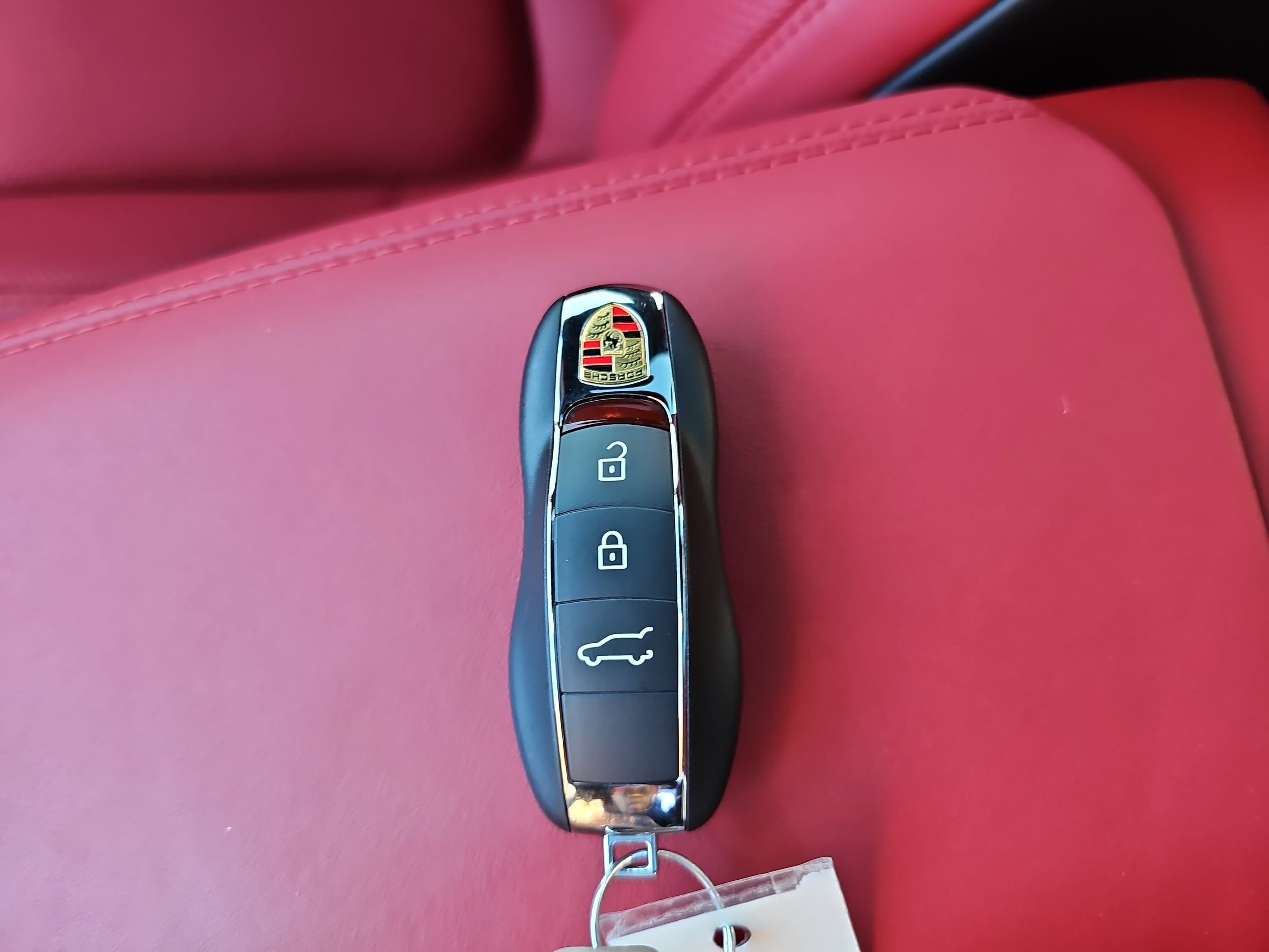 Used 2021 Porsche Macan Turbo image 36