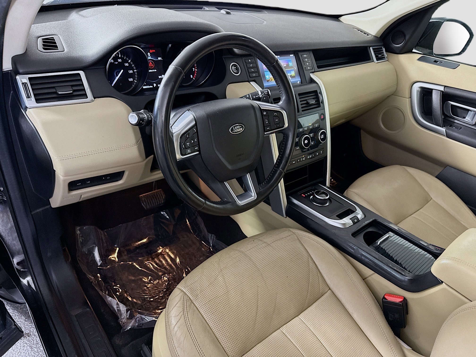 Used 2018 Land Rover Discovery Sport HSE image 23