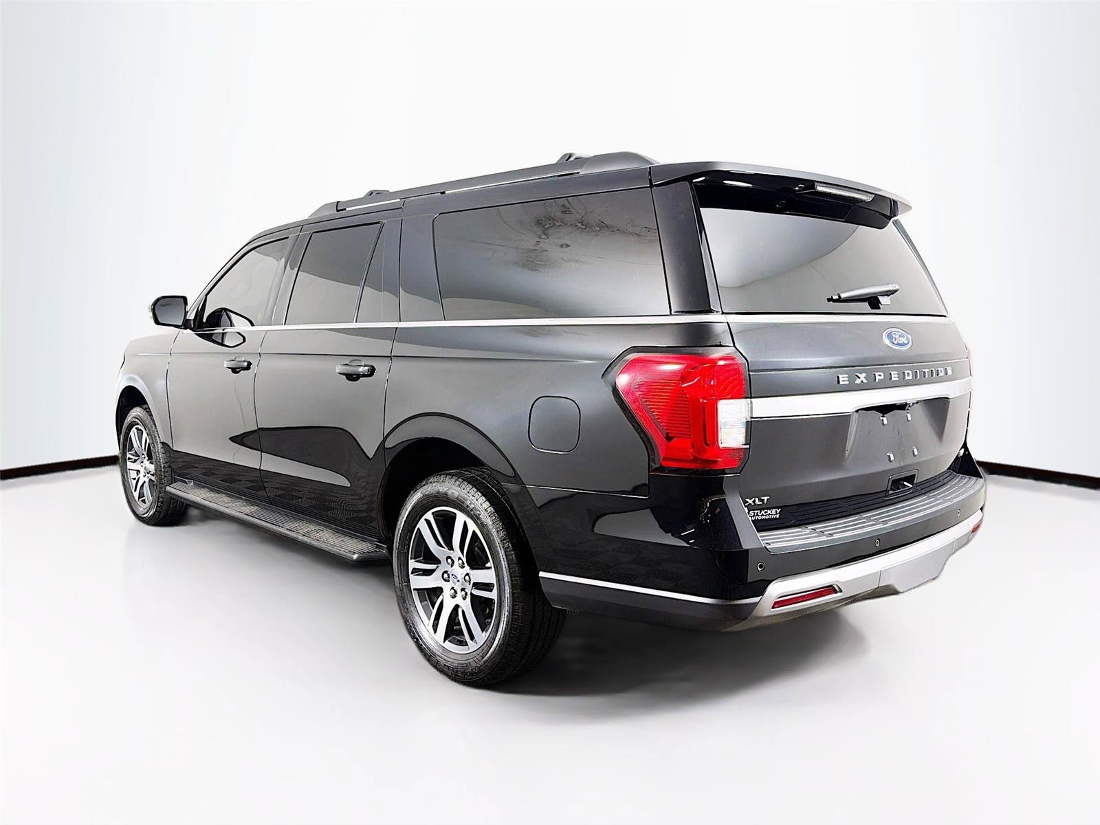 Used 2024 Ford Expedition Max XLT AWD/4WD image 9